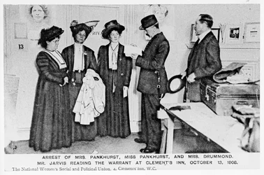 Arrest of Mrs Pankhurst, Miss Pankhurst and Mrs Drummond. Mr. Jarvis reading the warrant at Clements Inn, October 13, 1908